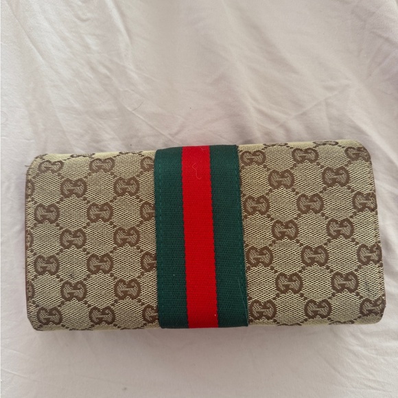 Gucci Beige and Red Monogram Wallet - Picture 3 of 7